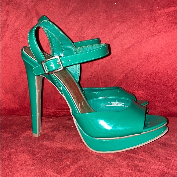Green Xhilaration Pumps - Picture 2 of 2